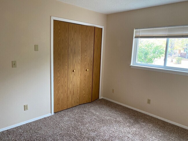 Building Photo - 571 Winnie Way