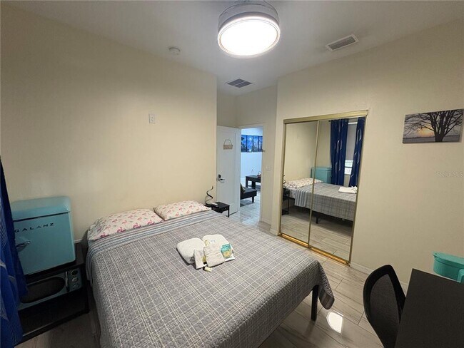 Building Photo - 3715 Valley Tree Dr