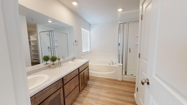 Building Photo - BEAUTIFUL 4-BEDROOM TOWNHOME FOR RENT