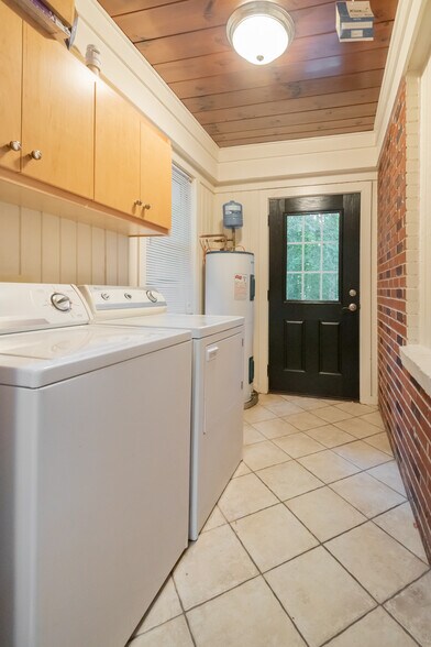Laundry Room - 424 Howle Ave