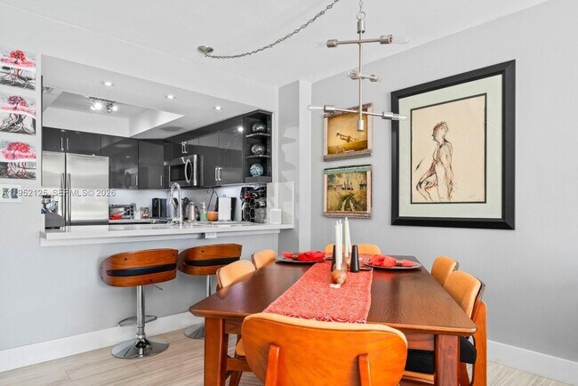 Building Photo - 1450 Lincoln Rd