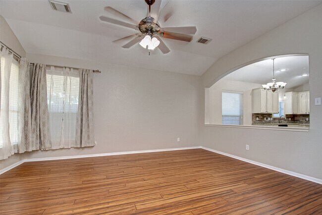 Building Photo - 26439 Richwood Oaks Dr