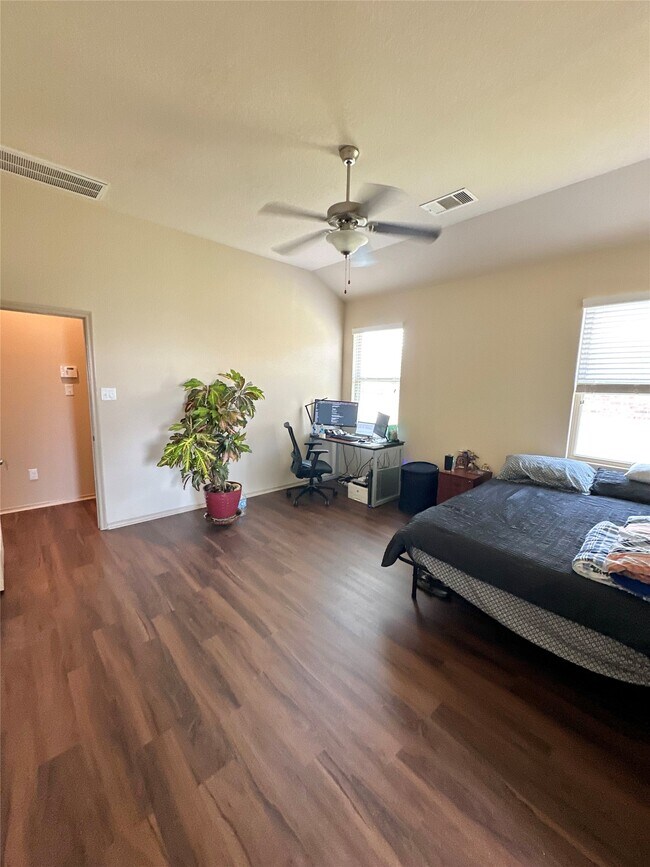 Building Photo - 5202 Lilac Hollow Ln