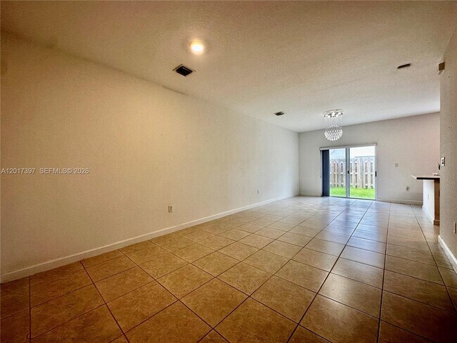 Building Photo - 2685 SE 13th Ct