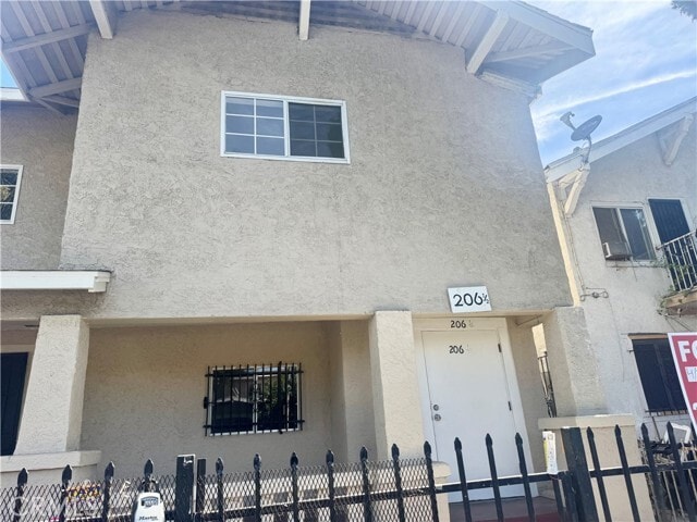 Primary Photo - 206 W 52nd Pl