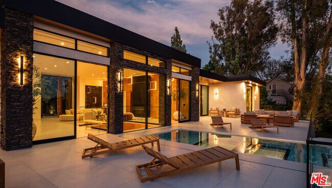 Building Photo - 12752 Mulholland Dr