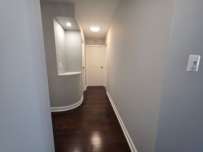 Building Photo - 6033 N Sheridan Rd