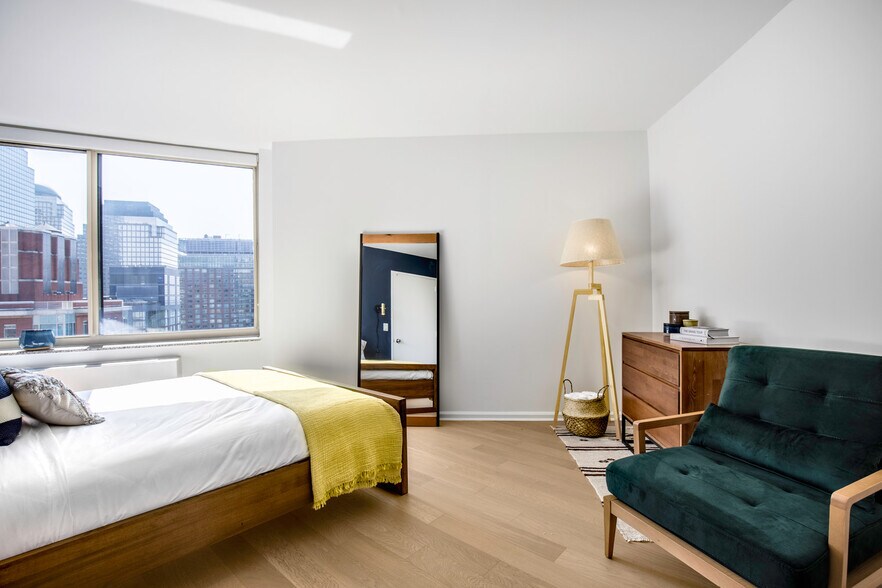 Building Photo - 400 Chambers St