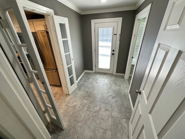 Building Photo - Make this Fairmount Showstopper Home!