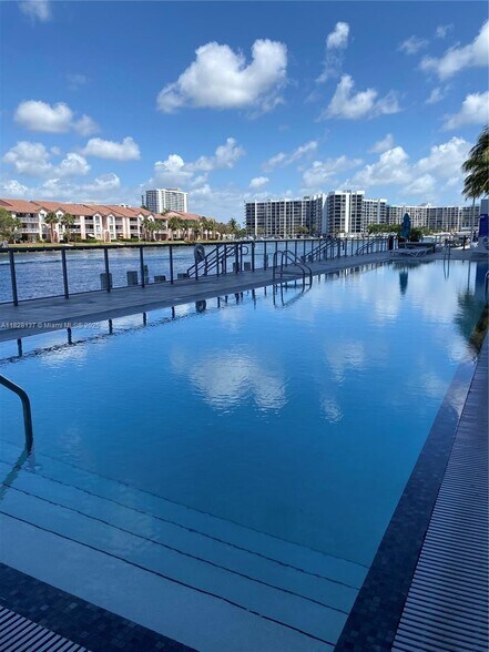 Building Photo - 4010 S Ocean Dr
