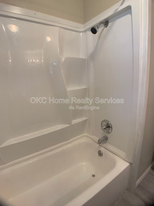 Building Photo - 6812 S Land Ave