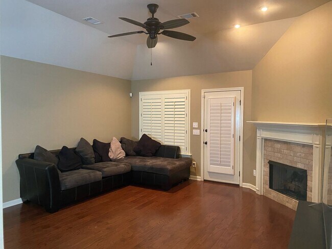 Building Photo - 741 Evanwood Dr