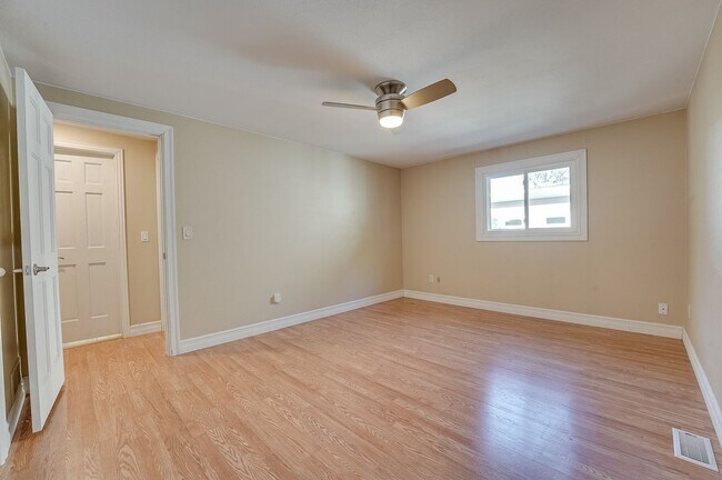 Building Photo - Cute 3 Bedroom 2 Bathroom Home
