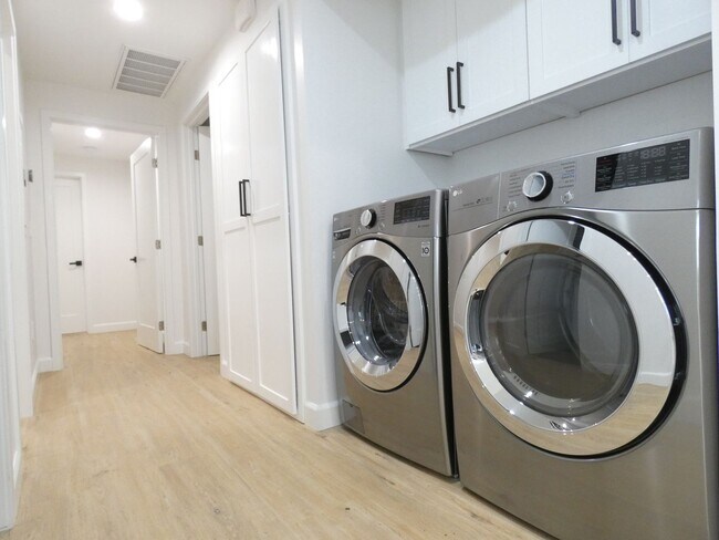 Building Photo - 5346 Lexington Ave