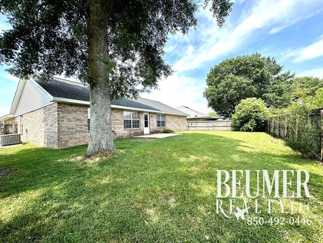 Building Photo - Spacious 3 bd/2 ba Open Floor Plan Home fo...