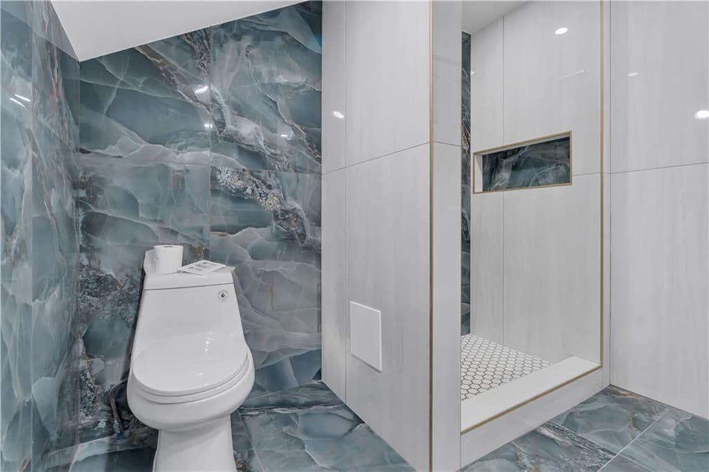 Building Photo - 458 High St