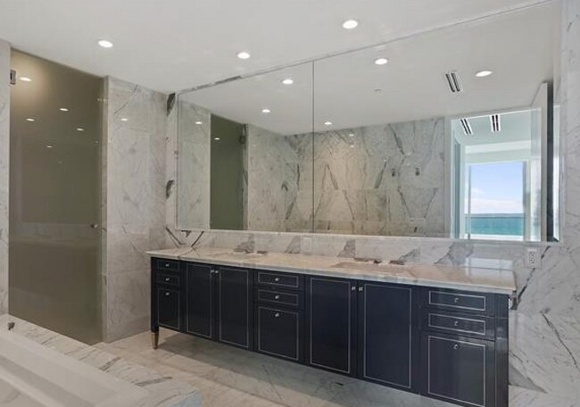 Building Photo - 9243 Collins Ave