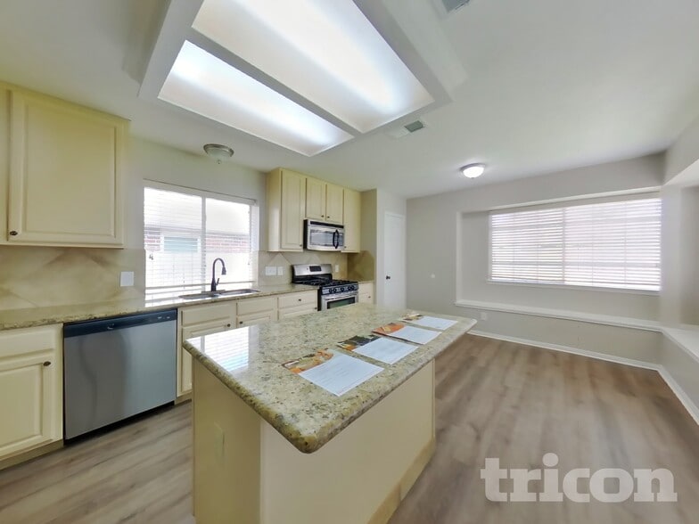 Building Photo - 814 Robins Way