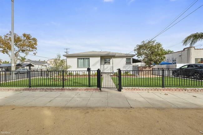 Building Photo - 2 br, 1.5 bath Duplex - 1160 North Fries A...