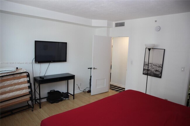 Building Photo - 3001 S Ocean Dr