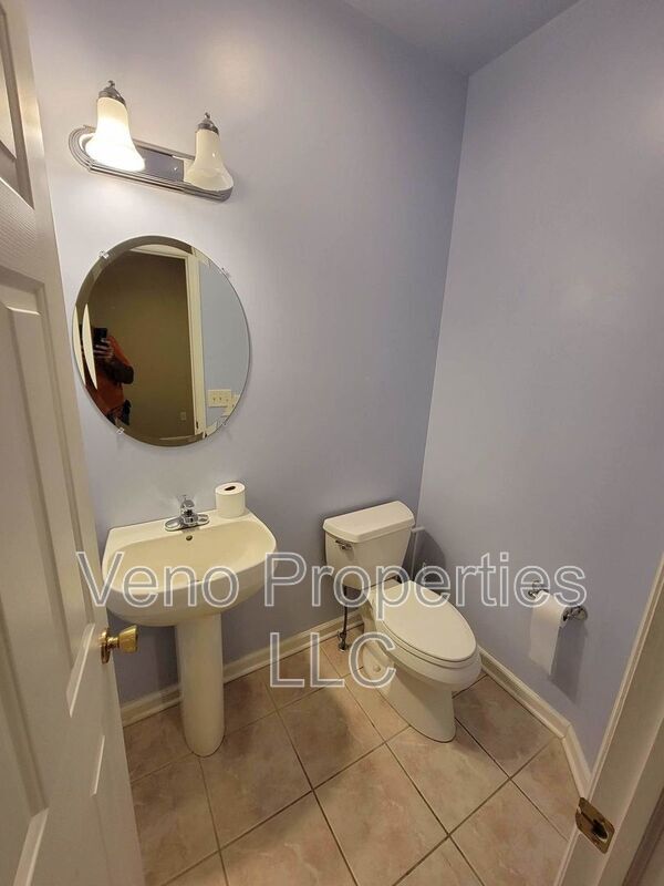 Building Photo - 16 Secretariat Ln