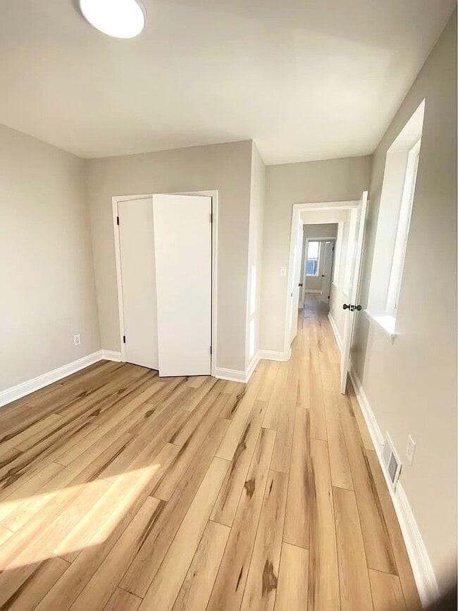 Building Photo - 400 N Bradford St