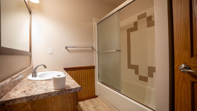 Building Photo - Westside Townhome
