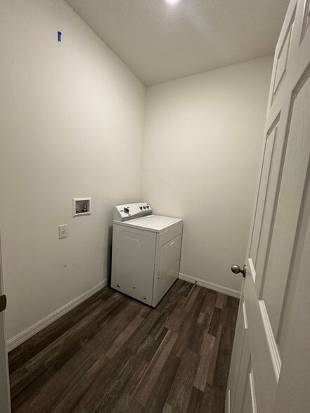 Building Photo - 9750 SW 42nd Ave