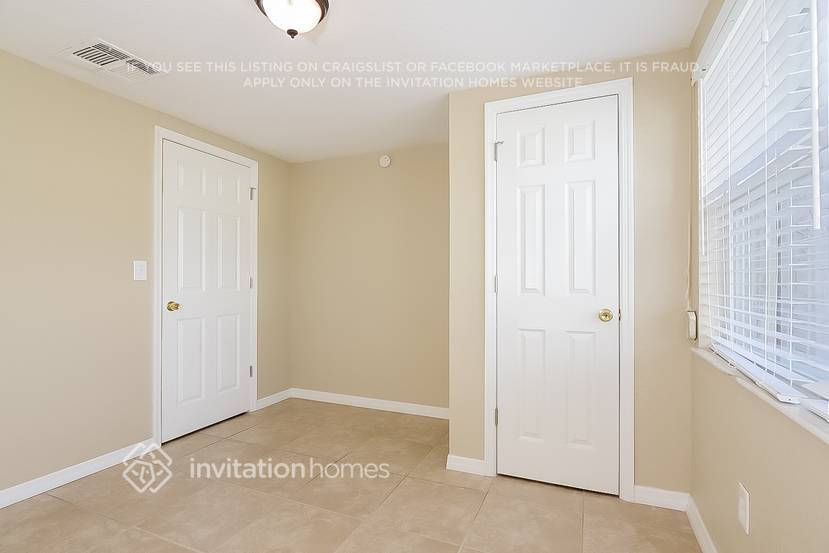 Building Photo - 4048 Sunray Dr