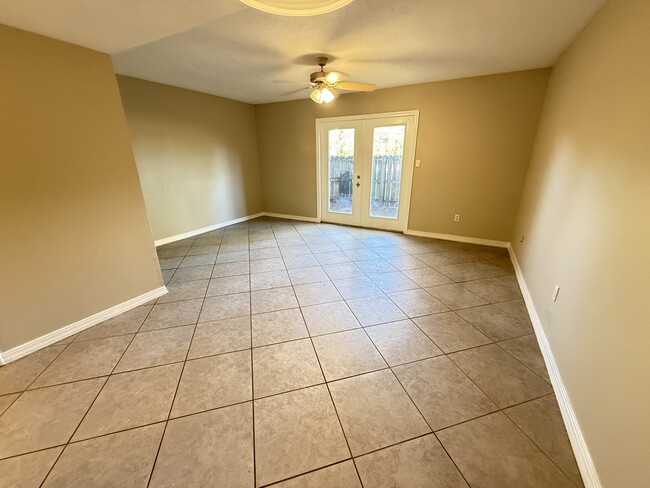 Building Photo - 1625 Martin Bluff Rd