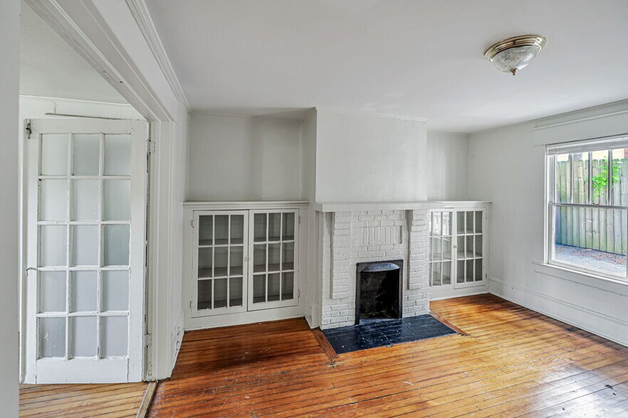 Building Photo - 1112 N Duke St