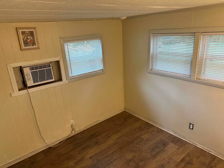 Building Photo - 6551 Char Ln