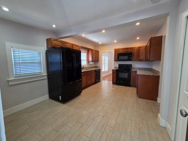 Building Photo - 103 N Glenwood Ave