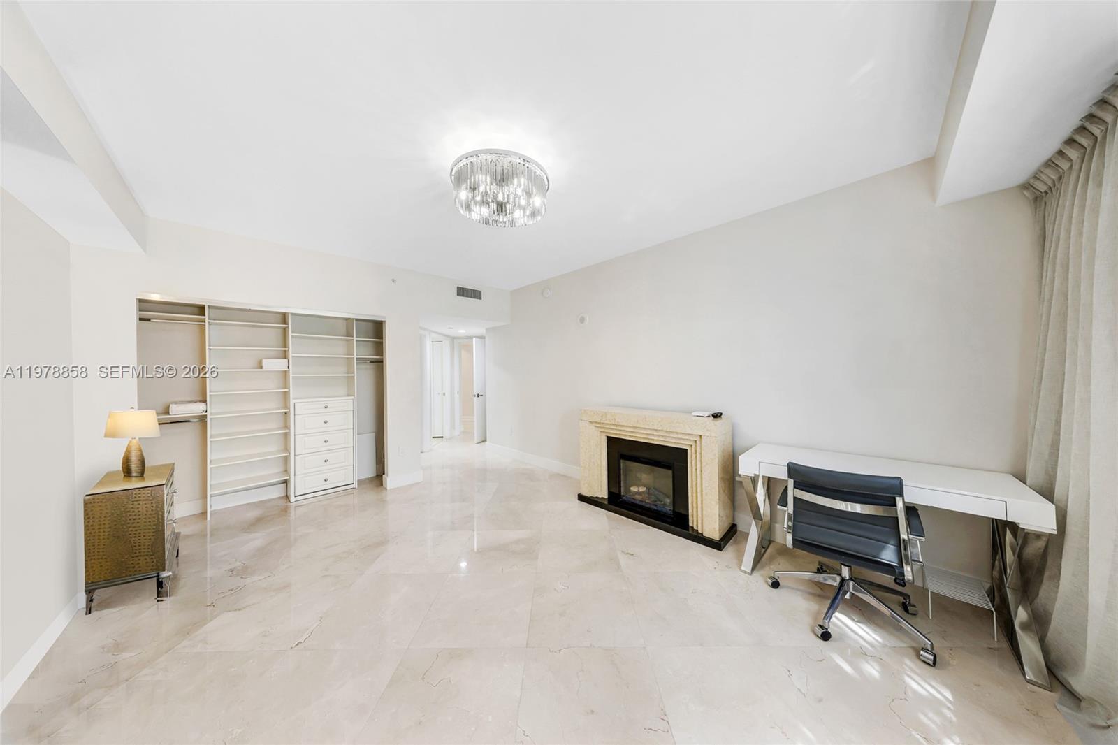 Building Photo - 20000 E Country Club Dr