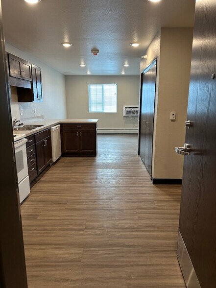 Building Photo - 15 19th Ave SW