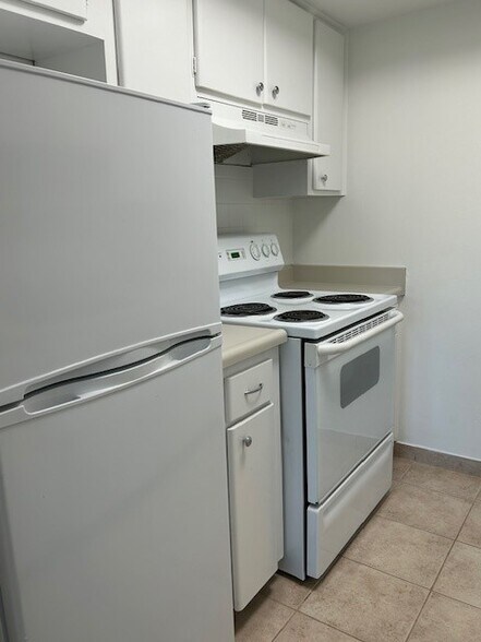 Building Photo - 411 S Nimbus Ave