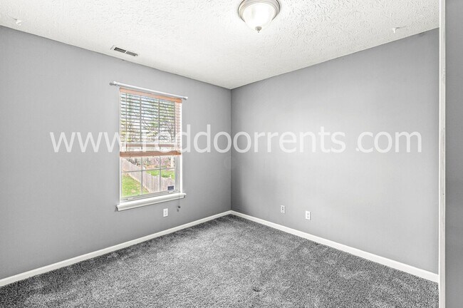 Building Photo - Charming 3-Bedroom Ranch with Scenic Backy...
