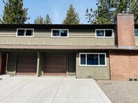 Building Photo - 3 bed 2 bath unit with 1 car garage - Pet Friendly