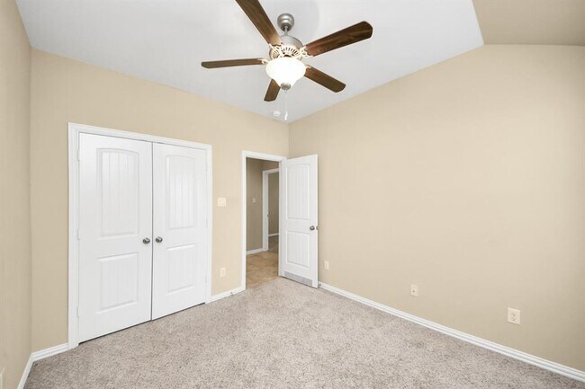 Building Photo - 2439 Dark Elm Dr