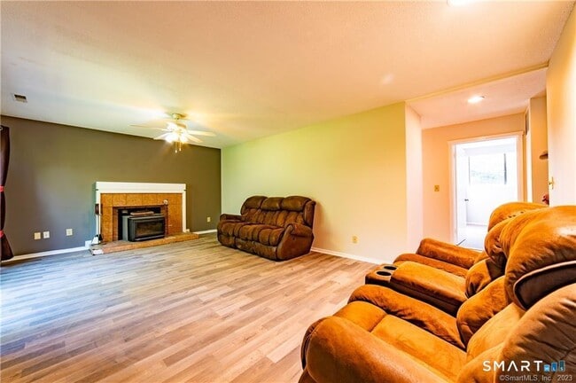 Building Photo - 140 Woodvale Dr