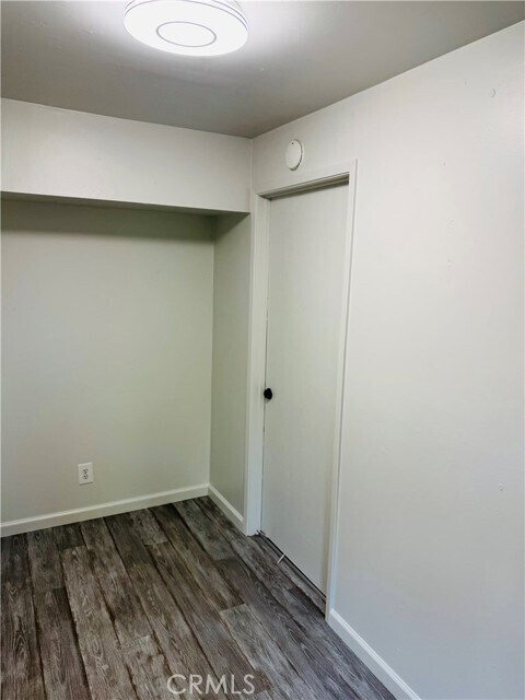 Building Photo - 667 N Woods Ave