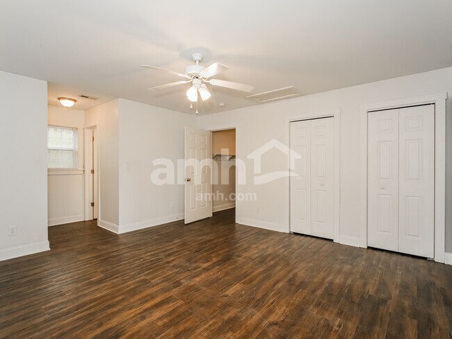 Building Photo - 332 Mendenhall Dr