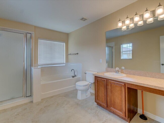 Building Photo - 17552 Queensland St