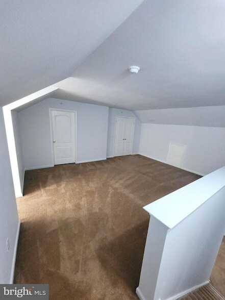 Building Photo - 302 Hidden Dr