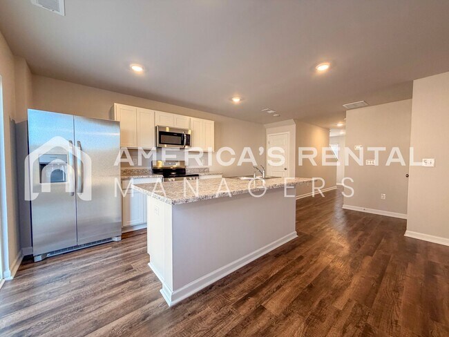 Building Photo - Bright and Spacious Lincoln Townhome for R...