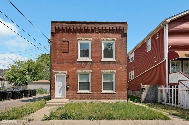 Primary Photo - 16 E 118th Pl