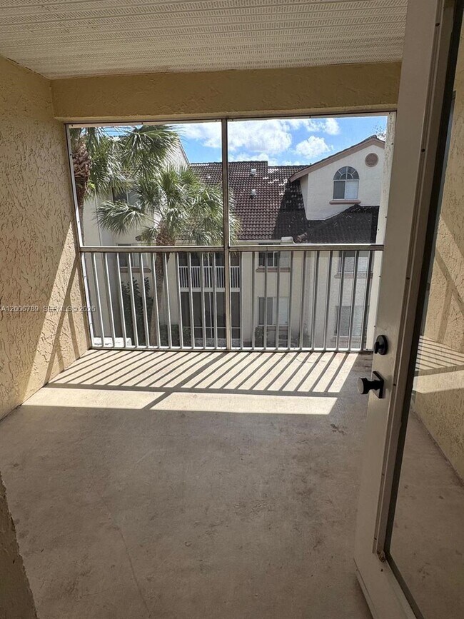 Building Photo - 1304 Glenmoor Dr