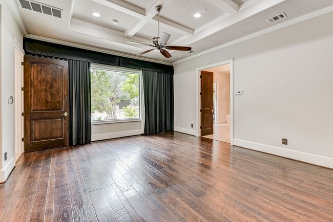 Building Photo - Exquisite 6000+ Sq Ft Home in Hidden Falls...