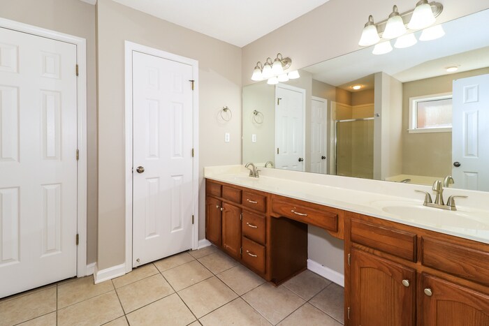 Building Photo - 2402 Mason Dr