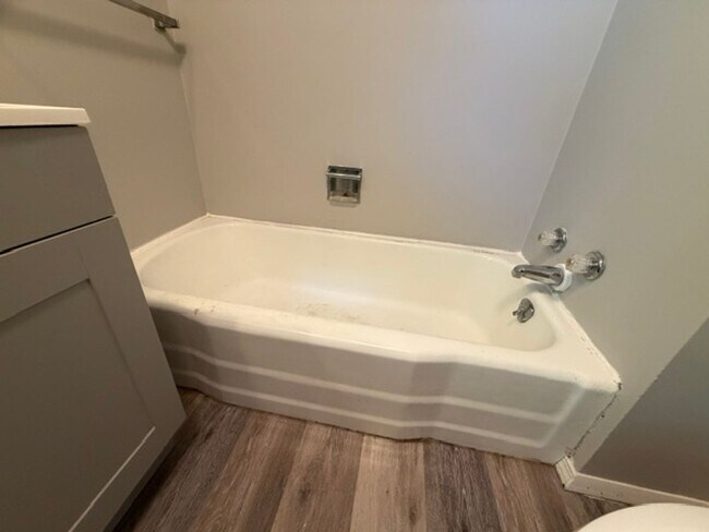 Building Photo - House for Rent in Bartonville 3 BR / 1 BA